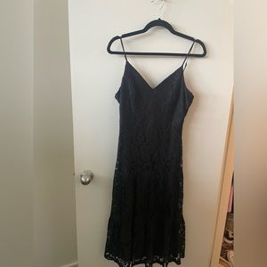Lulu’s black lace midi dress - medium